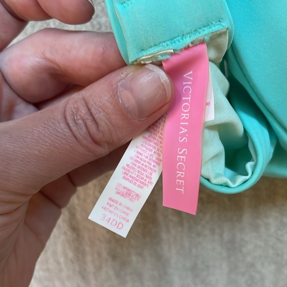 Victorias Secret halter bikini top only - Picture 4 of 4